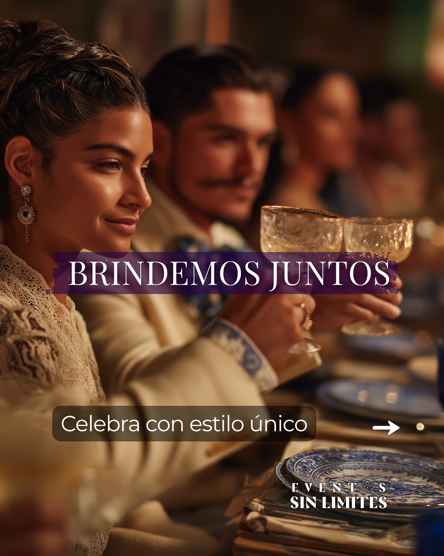 Mujer elegante brindando en celebración